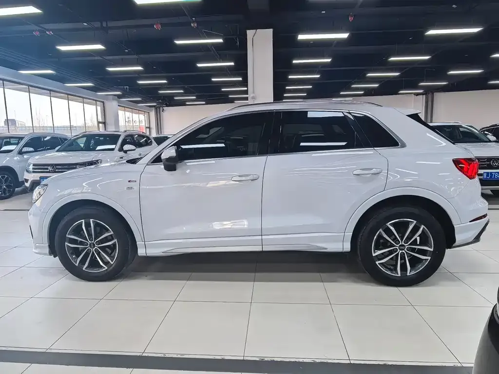 Audi Q3 2023 из CN, фото 7