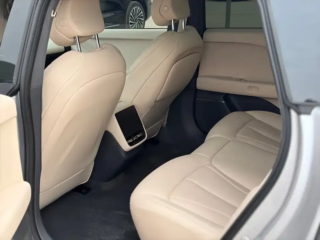 XPeng P7+ 2025 из CN, фото 2