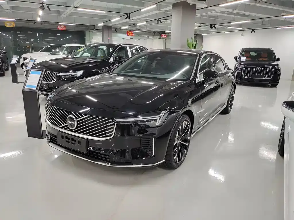 Volvo S90 — фото 1