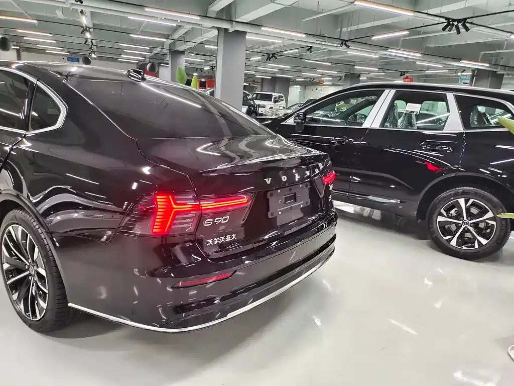 Volvo S90 — фото 10