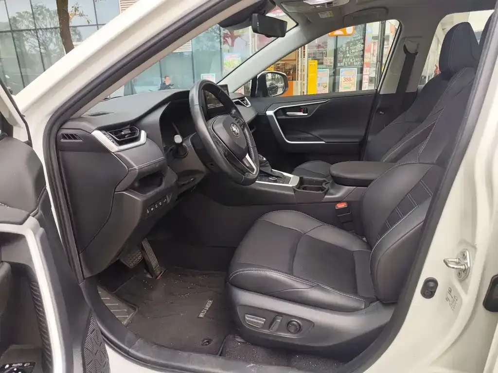Toyota Wildlander 2023 из CN, фото 9