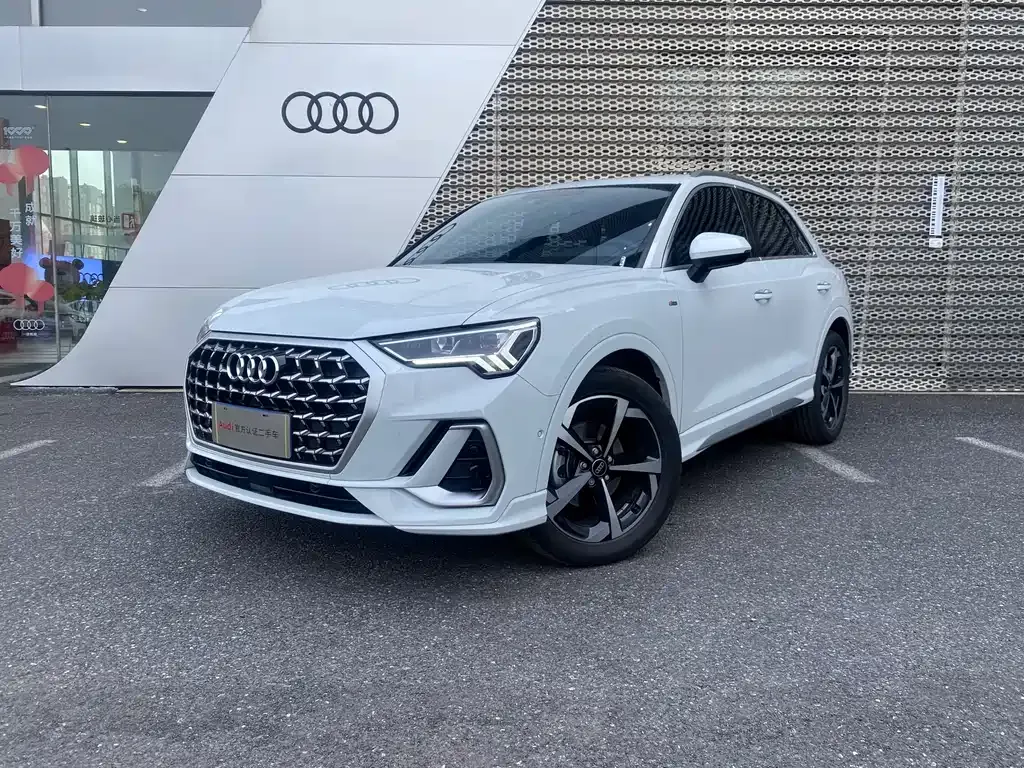 Audi Q3 — фото 1
