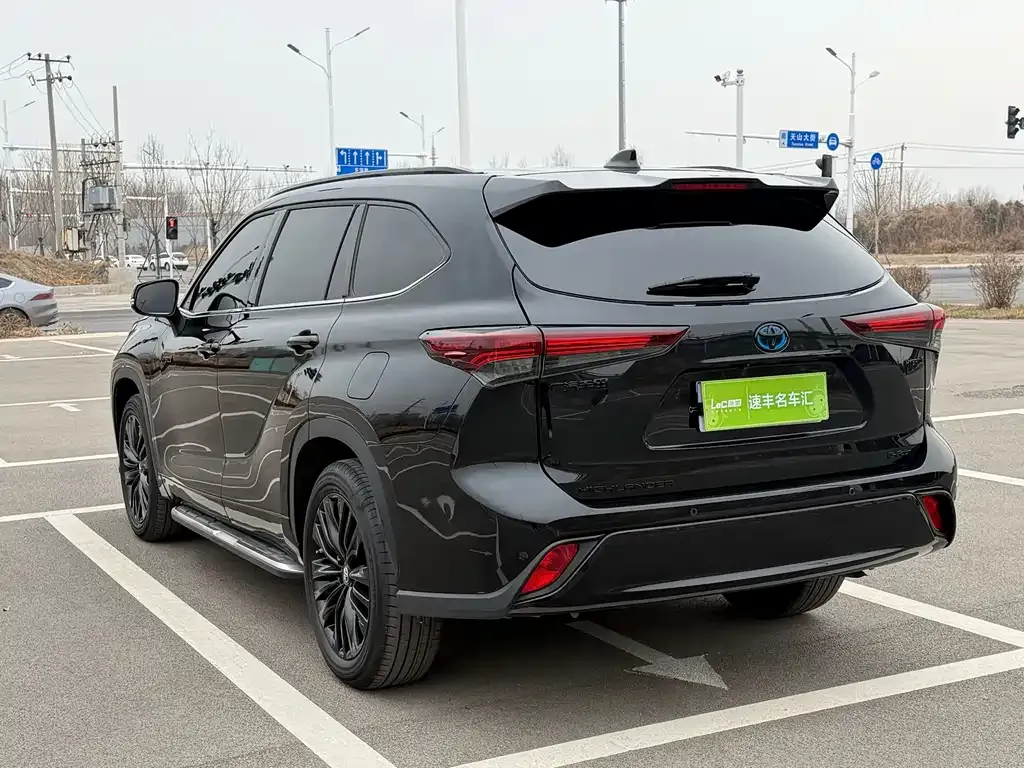 Toyota Highlander — фото 10