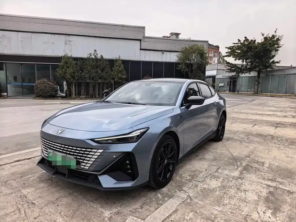Changan UNI-V iDD — фото 1