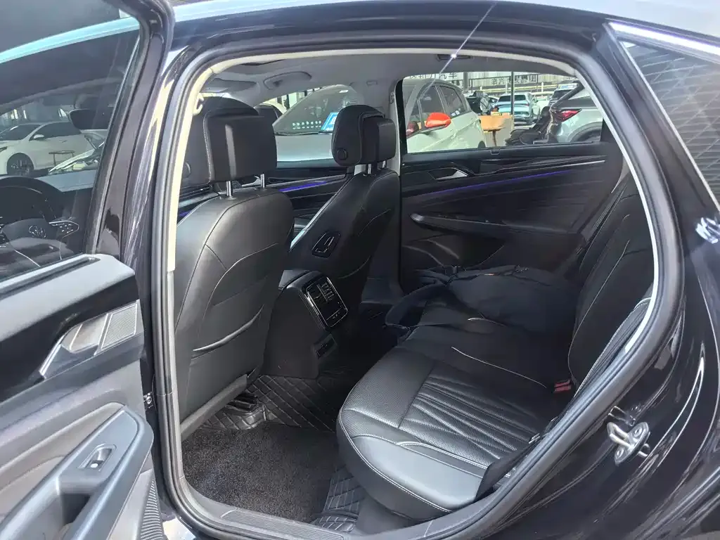 Volkswagen Passat New Energy 2023 из CN, фото 2