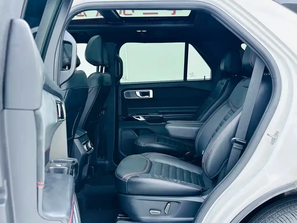 Ford Explorer 2023 из CN, фото 7