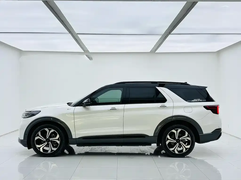 Ford Explorer 2023 из CN, фото 2