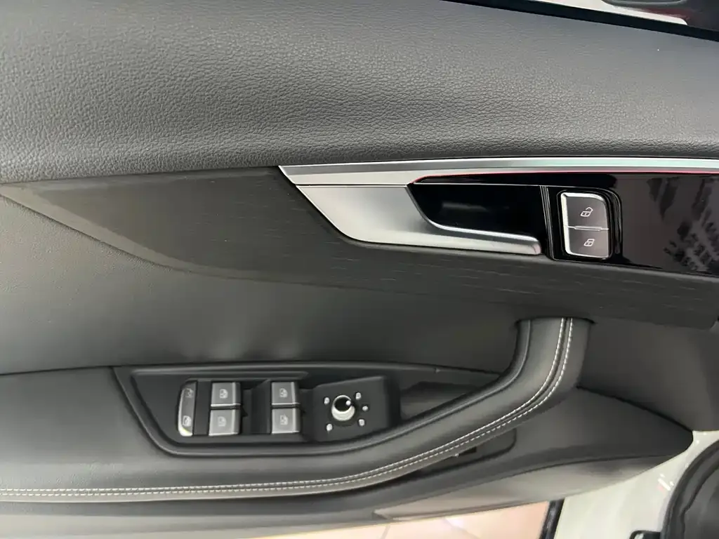 Audi A4L 2024 из CN, фото 3