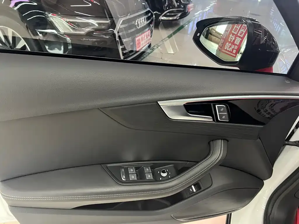 Audi A4L 2024 из CN, фото 8