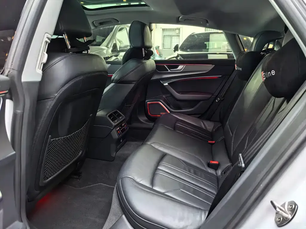 Audi A7 2021 из CN, фото 10