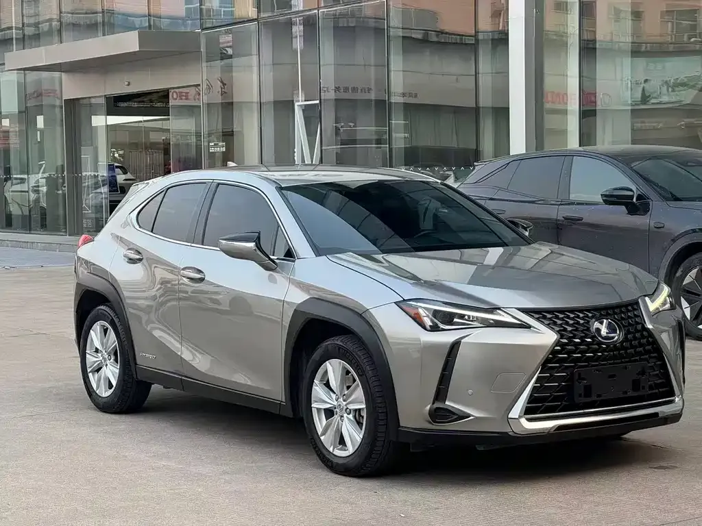 Lexus UX — фото 1