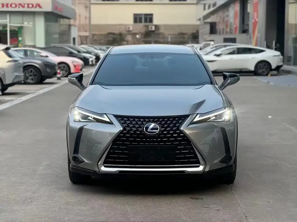 Lexus UX — фото 2