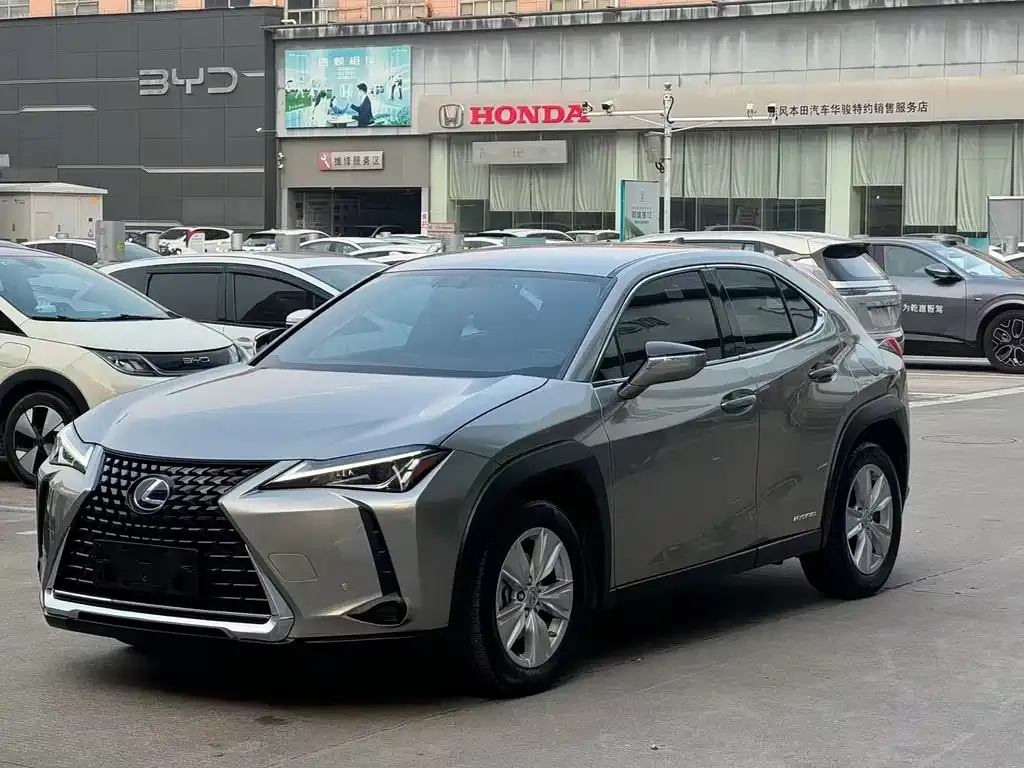 Lexus UX — фото 3