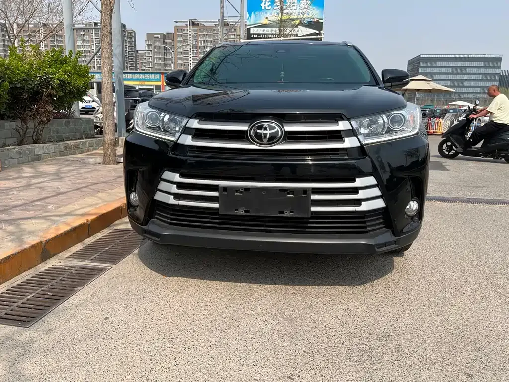 Toyota Highlander — фото 9