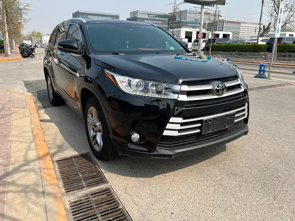 Toyota Highlander — фото 10