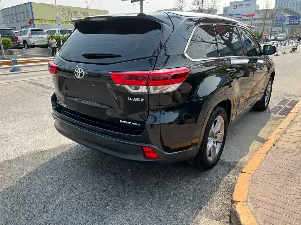 Toyota Highlander — фото 4
