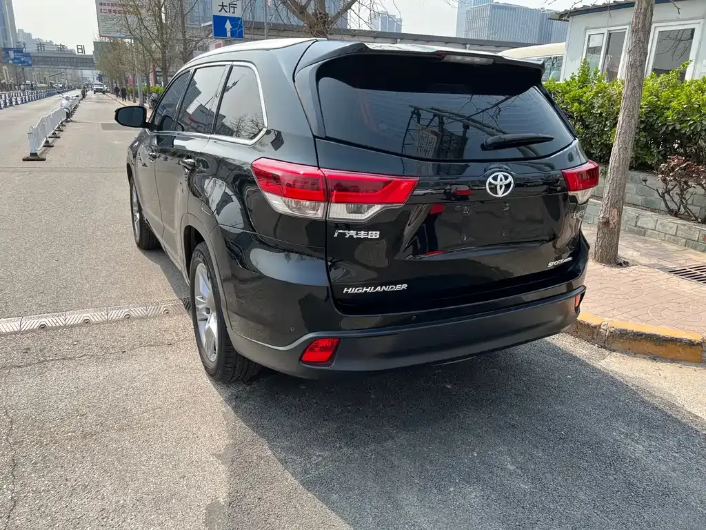 Toyota Highlander — фото 2