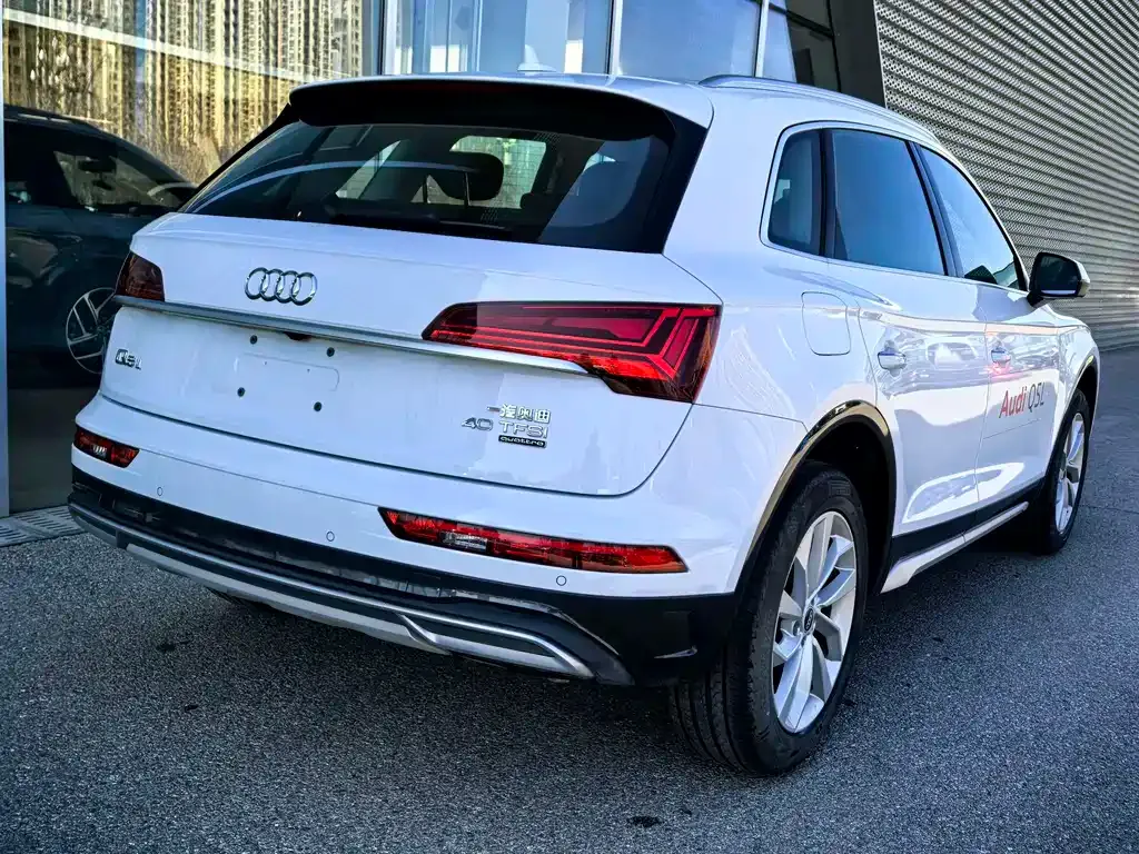 Audi Q5L — фото 5