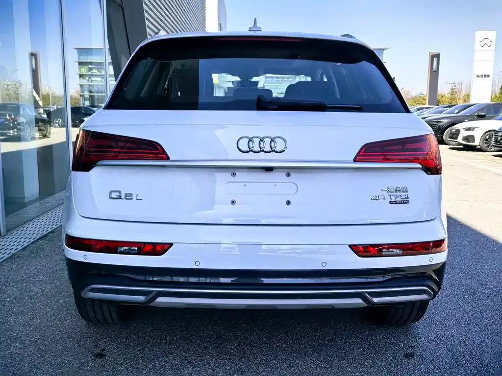 Audi Q5L — фото 8