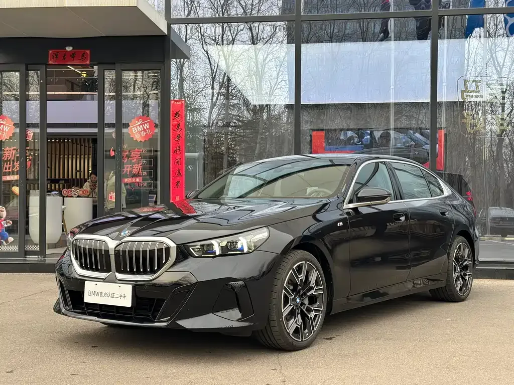BMW 5 Series — фото 1