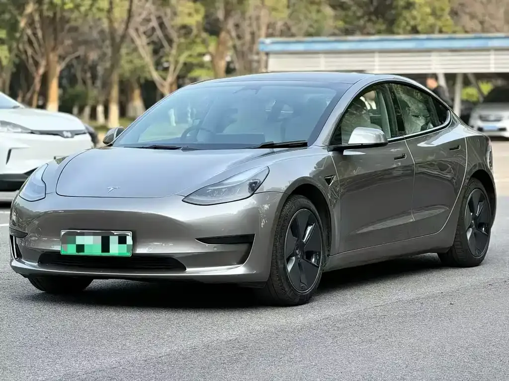 Tesla Model 3 — фото 1