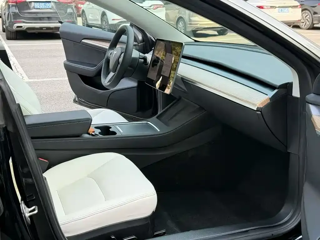 Tesla Model 3 — фото 3