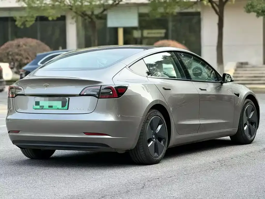 Tesla Model 3 — фото 6