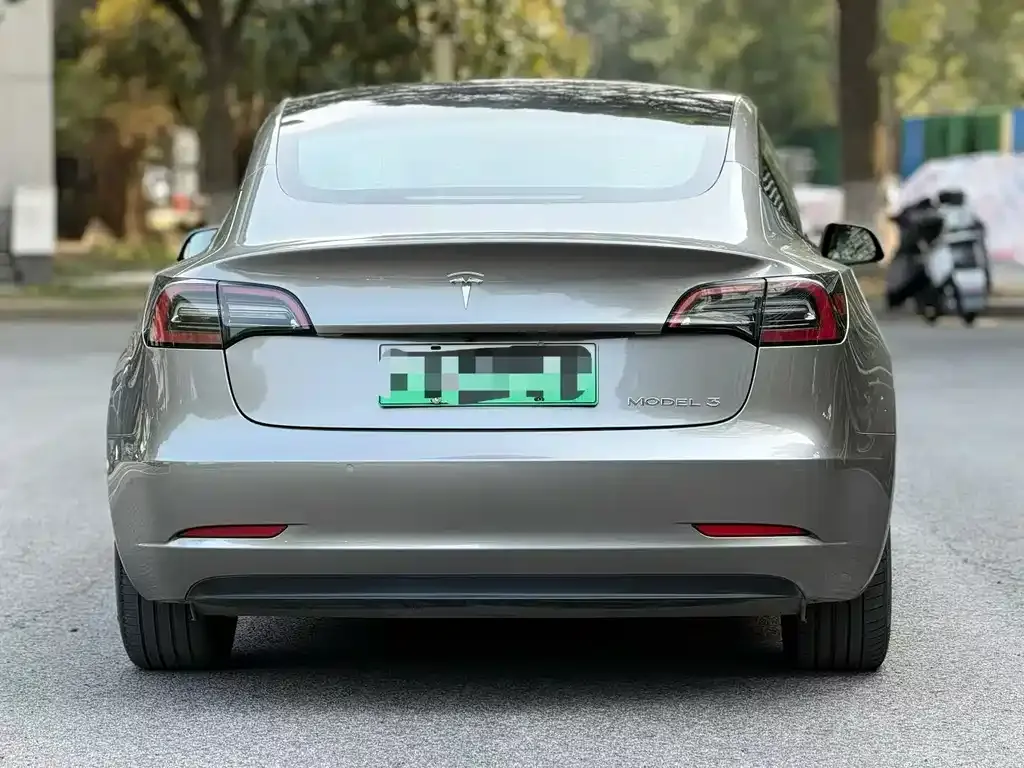 Tesla Model 3 — фото 9