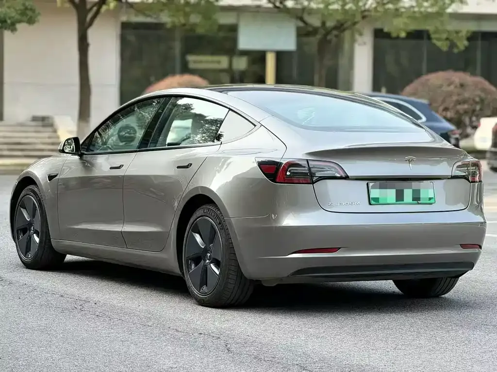 Tesla Model 3 — фото 4