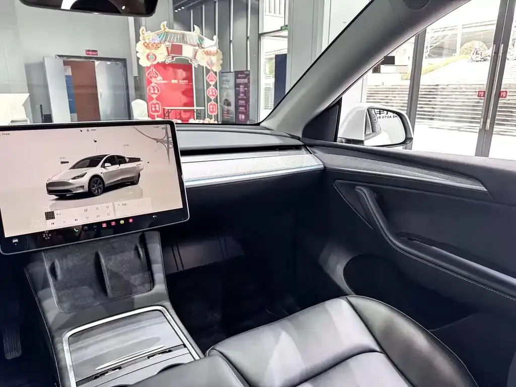 Tesla Model Y — фото 4