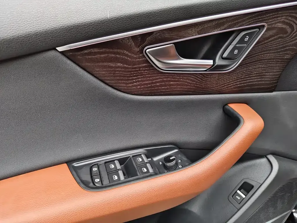Audi Q8 2021 из CN, фото 6
