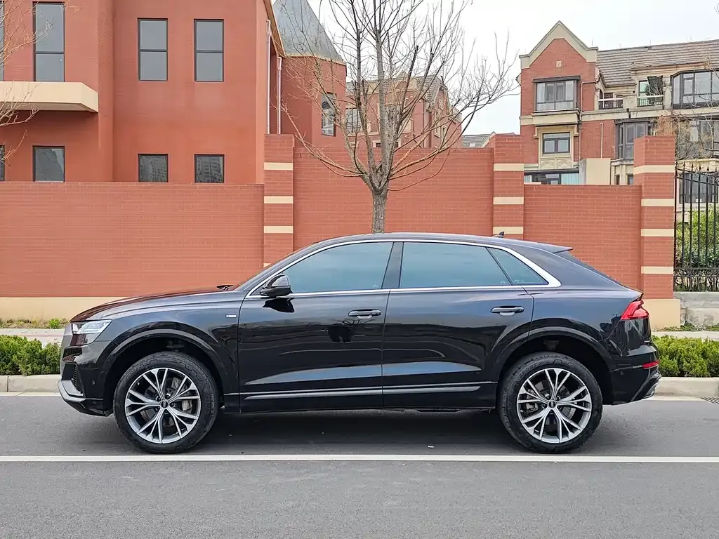 Audi Q8 2021 из CN, фото 7