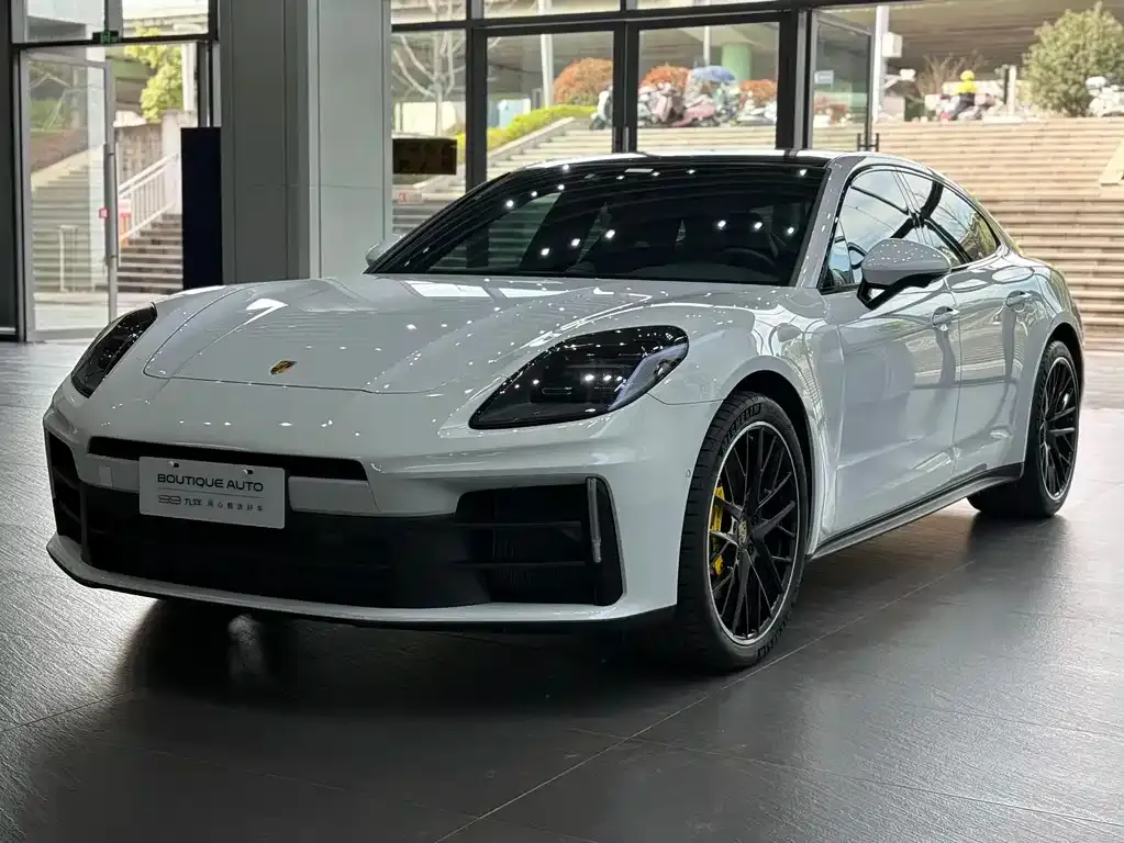 Porsche Panamera — фото 1