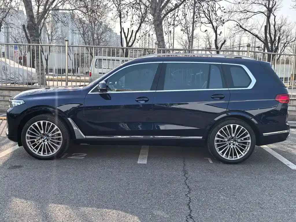 BMW X7 — фото 9