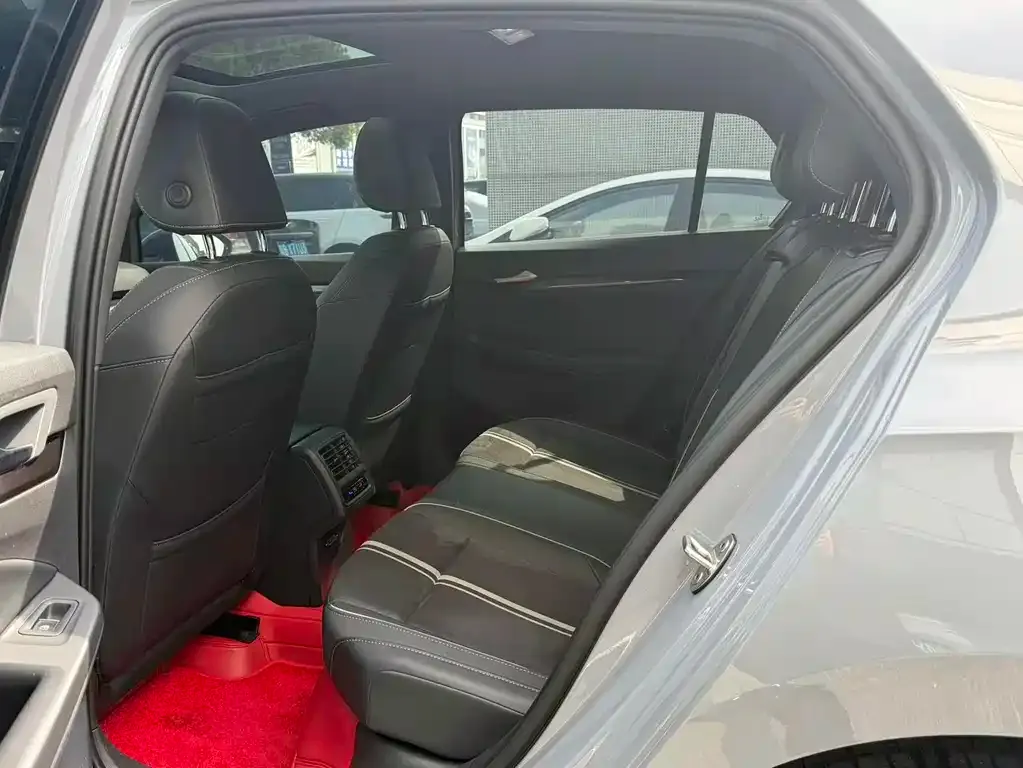 Volkswagen Golf 2022 из CN, фото 3