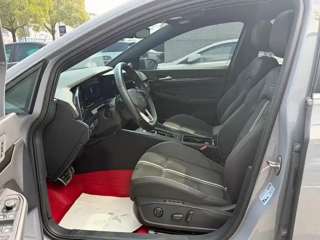 Volkswagen Golf 2022 из CN, фото 8