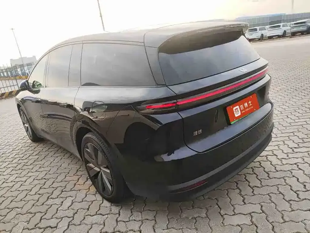 Li Auto i8 — фото 7