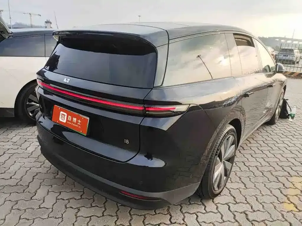 Li Auto i8 — фото 6