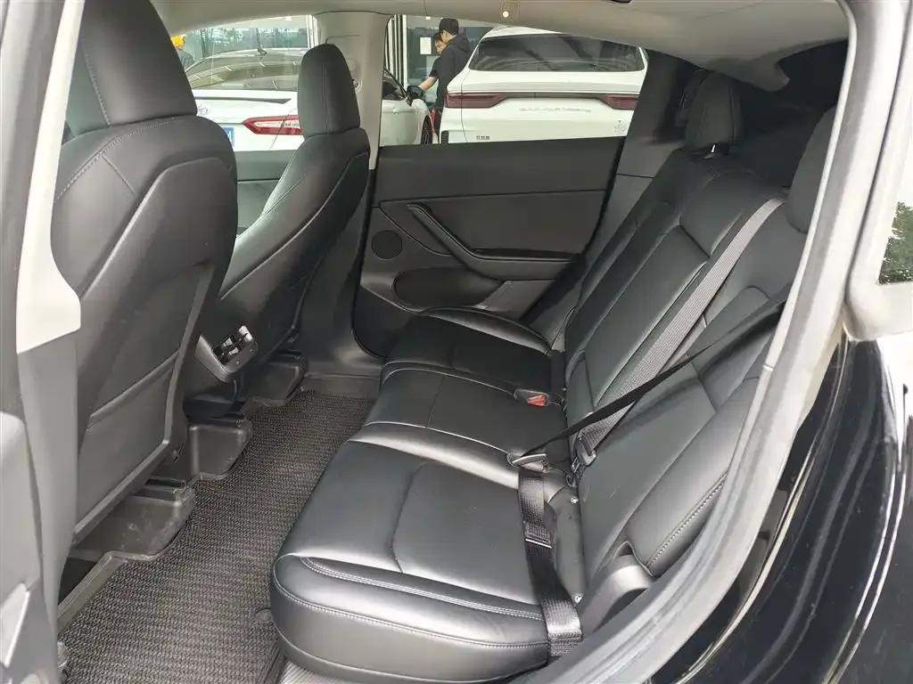 Tesla Model Y 2023 из CN, фото 3