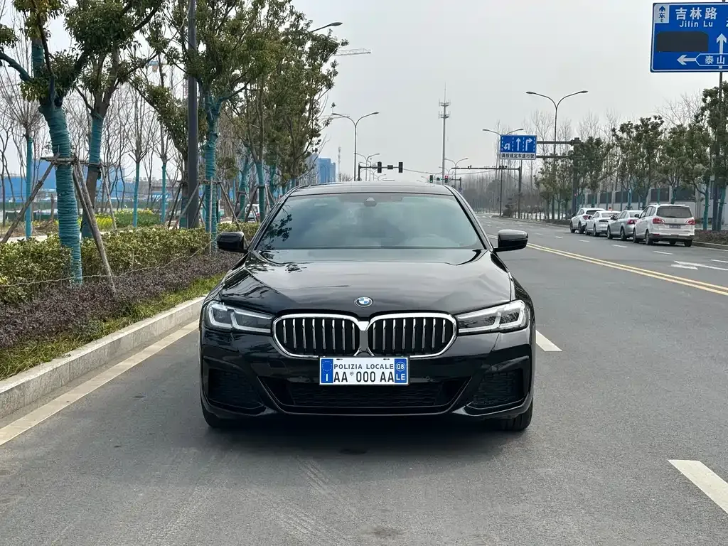 BMW 5 Series — фото 10