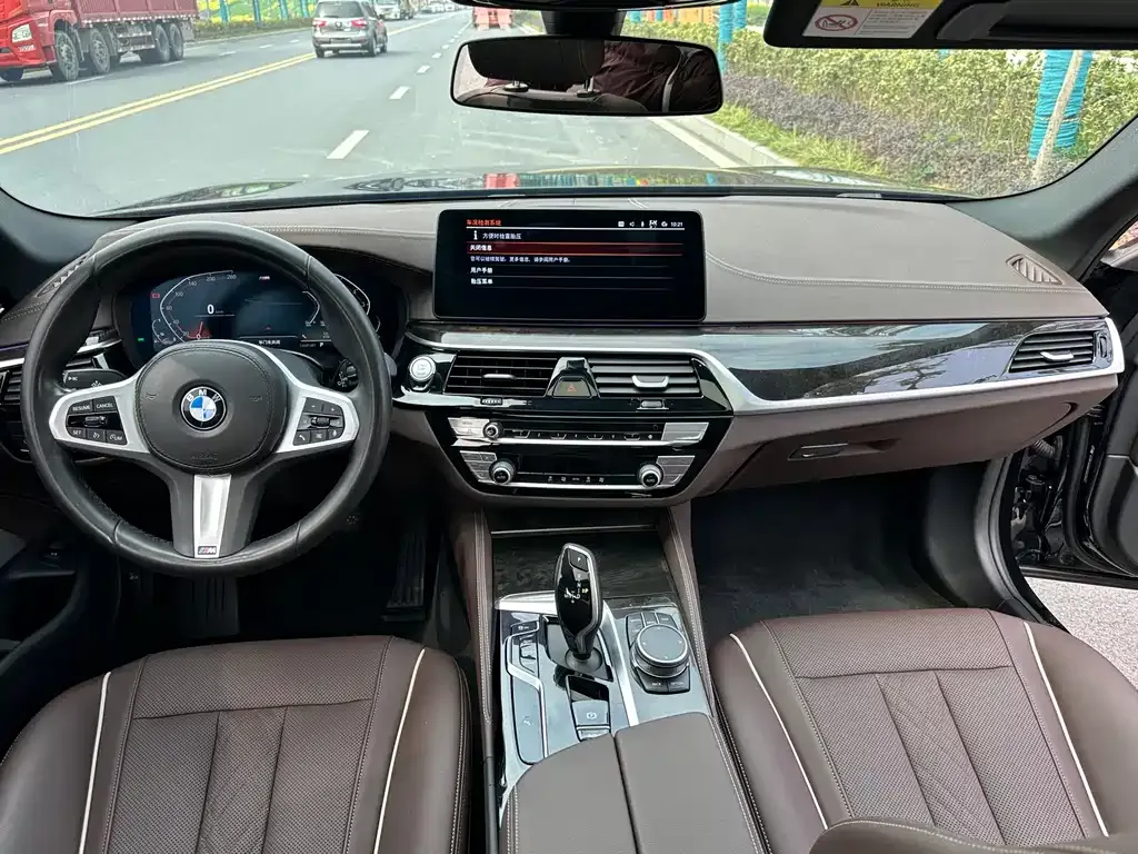 BMW 5 Series — фото 9