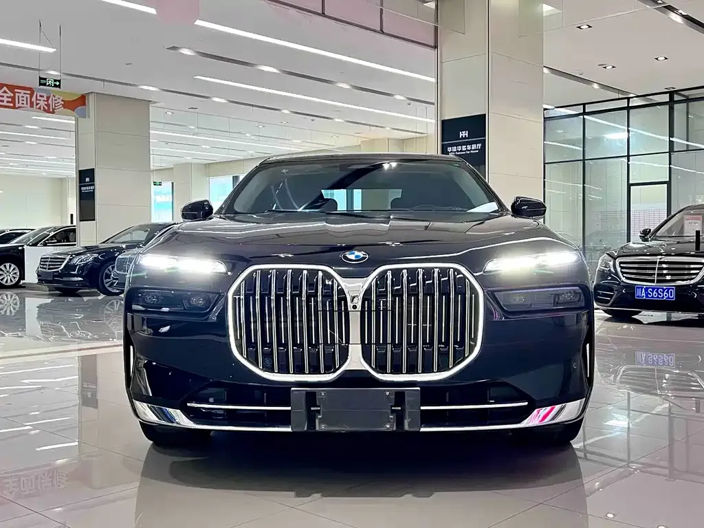 BMW 7 Series 2024 из CN, фото 10