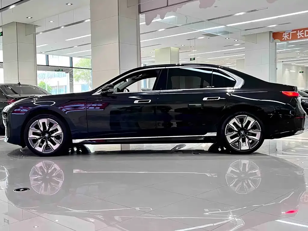 BMW 7 Series 2024 из CN, фото 8