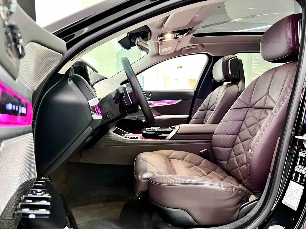 BMW 7 Series 2024 из CN, фото 7