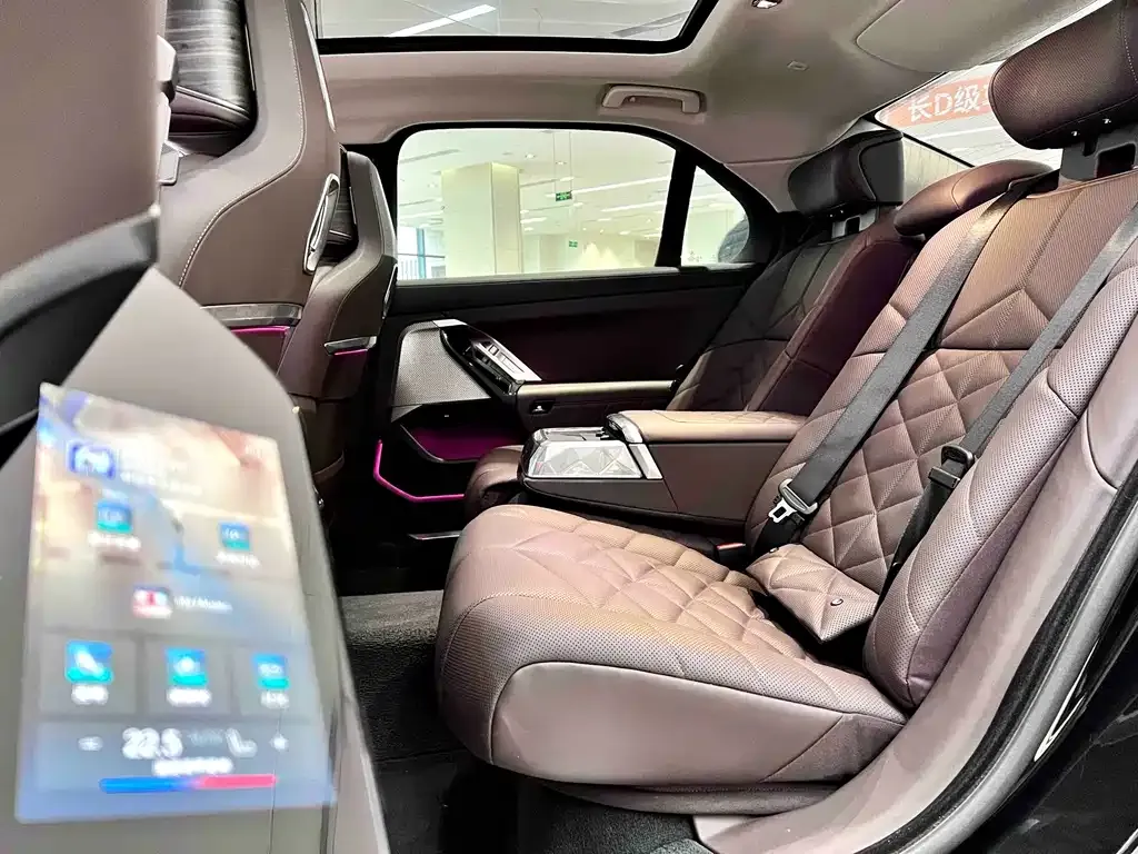 BMW 7 Series 2024 из CN, фото 6