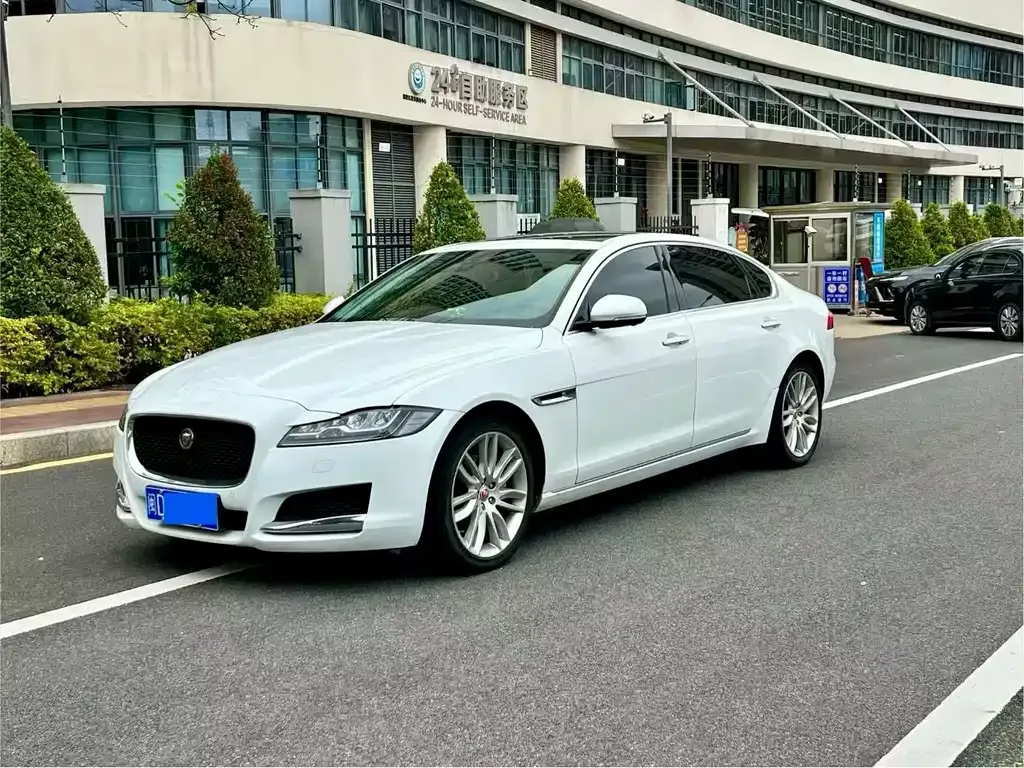 Jaguar XFL — фото 1