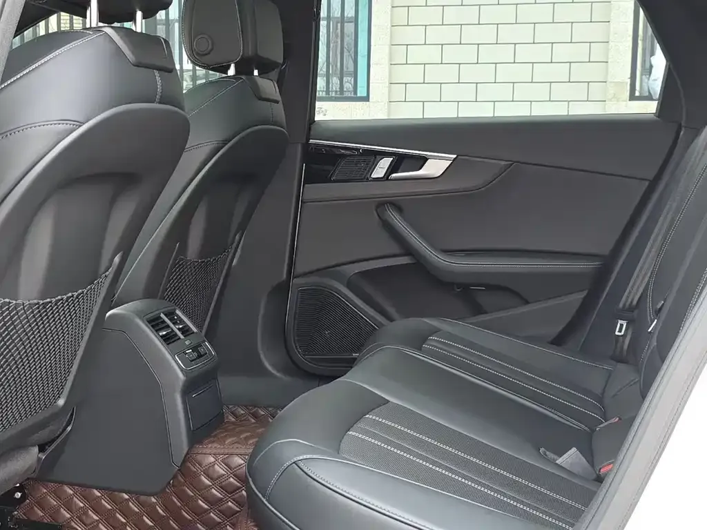 Audi A4L 2024 из CN, фото 4