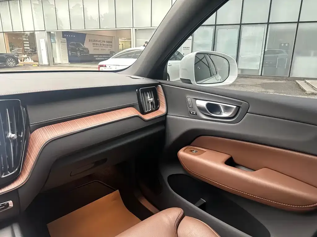 Volvo XC60 2024 из CN, фото 6