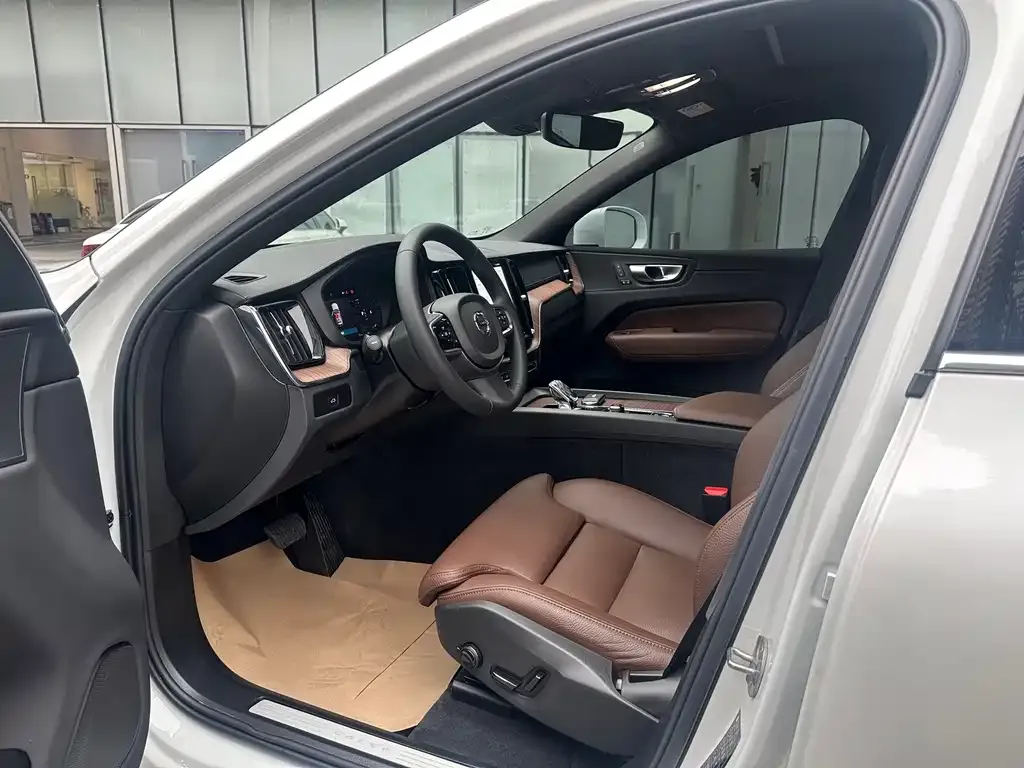 Volvo XC60 2024 из CN, фото 5