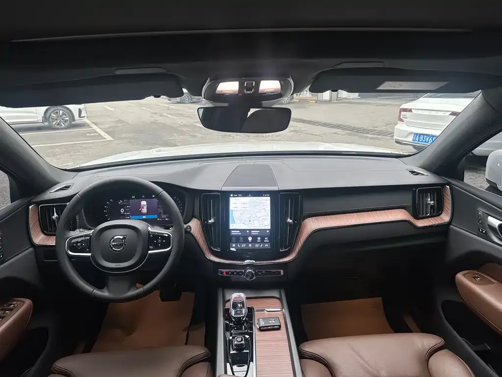 Volvo XC60 2024 из CN, фото 3